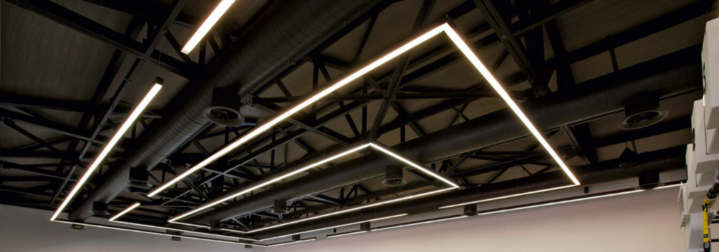 Установка квадратных светильников в подвесной потолок